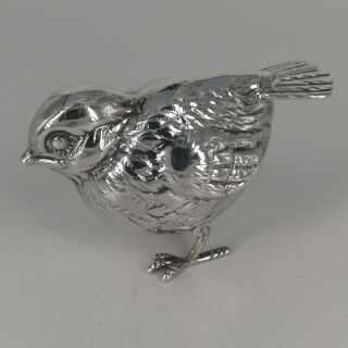 Small, detailed shaped garden bird in solid silver around 1925