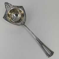 Magnificent tea strainer in silver from the Art Nouveau...