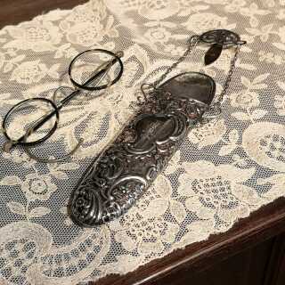 Glasses case in silver and leather with Chatelaine belt clip from 1911