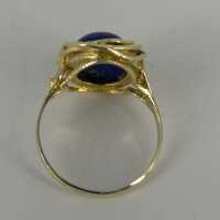 Elegant womens ring in 585 yellow gold with lapis lazuli cabouchon from 1970