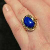 Elegant womens ring in 585 yellow gold with lapis lazuli cabouchon from 1970