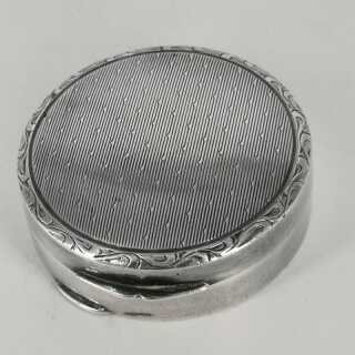 Pill box in solid silver from the Art Nouveau style around 1915