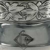 Art Nouveau lid box in solid silver from Berlin around 1900