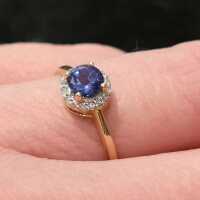 Delicate ring in gold with tanzanite and diamonds