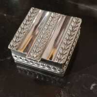 Small pill box in 925 silver with arcanthus decor