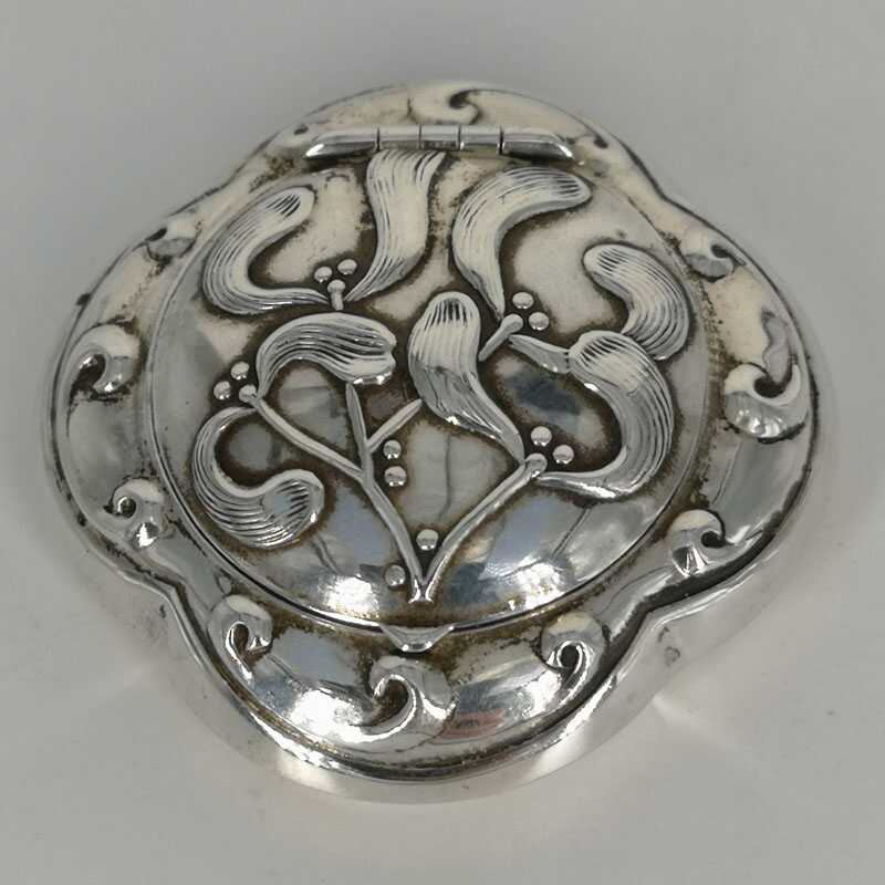 Antiker Aschenbecher in Silber, € 240,00