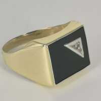 Art Deco mens ring with an onyx and diamonds in gold