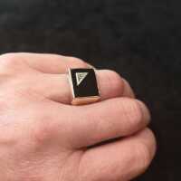 Art Deco mens ring with an onyx and diamonds in gold