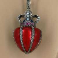 Anhänger in Silber, besetzt mit Edelsteinen und Perlen im Fabergé Stil