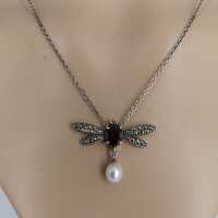Delicate butterfly necklace in silver with garnet and pearl