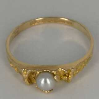 Damenring in Gold mit einer Perle von Lapponia