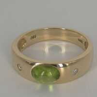 Band ring with peridot cabochon and diamonds