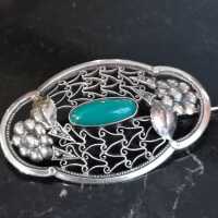 Art Nouveau brooch in silver with a chrysoprase