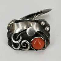 Exceptional Art Deco cufflinks in silver with coral