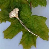 Ginko leaf brooch in gold with a zircon