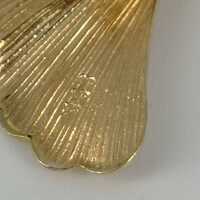 Ginkoblatt Brosche in Gold mit einem Zirkon