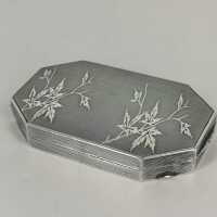 Elegant octagonal powder box around 1915 in silver