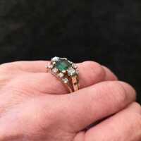 Ladies ring with emerald and diamonds from the 1960 / 70s