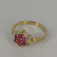 Delicate flower ring in gold with rubies and diamonds