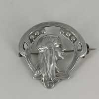Art Nouveau brooch in silver with a womans relief