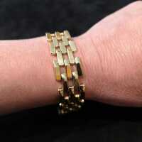 Elegant womens brick bracelet braided in gold