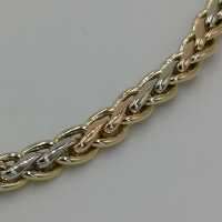 Three-colored cable chain in gold with a large spring ring