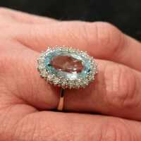Magnificent white gold ring with a large aquamarine and diamonds