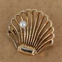 Bezaubernde Muschel Brosche in Gold mit einer Perle um 1980