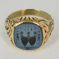Prächtiger Herren Siegel Ring in Gold mit einem ritterlichen Wappen