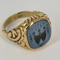 Prächtiger Herren Siegel Ring in Gold mit einem ritterlichen Wappen