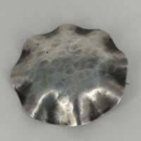 Abstract jellyfish brooch in silver in Nordic design