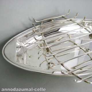 Asparagus serving bowl with drip grid