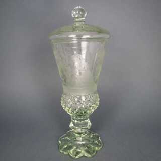 Lided goblet in crystal glass with hunting motifs