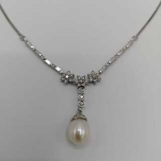 High quality negligee necklace in white gold with diamonds and pearl