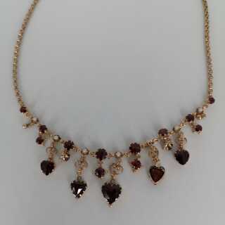 Elegantes Collier in Rose Gold mit Granatherzen und Perlen 