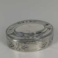 Pretty pill box in solid silver around 1900