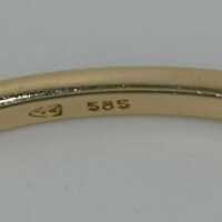 Hand-forged elegant bangle in solid gold