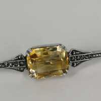 Beautiful bar brooch in silver with a large citrine and marcasites
