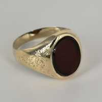 Art Nouveau signet ring around 1900 in gold with a carnelian