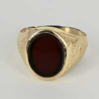Art Nouveau signet ring around 1900 in gold with a carnelian