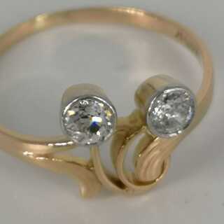Elegant engagement ring in rose gold with sparkling diamonds