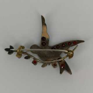 Antike Vogel Brosche mit roten böhmischen Granatsteinen und Opal