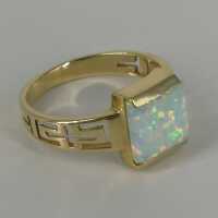 Pretty ladies ring in 585 / - gold with a pillow-shaped opal