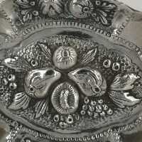 Ovales Silber Schälchen mit Granatapfel Dekor in Repousse-Technik 