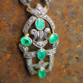 Prächtiges Art Deco Collier mit Smaragden und Diamanten