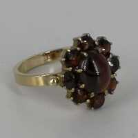 Beautiful ladies ring in 333 / - gold with red Bohemian garnet stones
