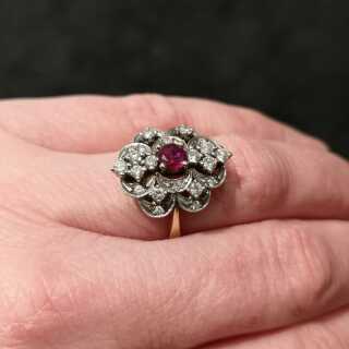 Elegant marquise ring with ruby ??& diamonds in gold