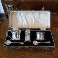 Antique spice set in sterling silver in original box, Brimingham 1928