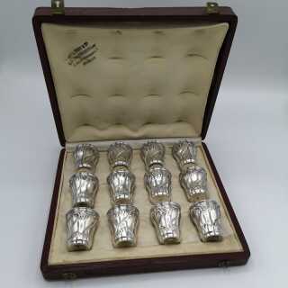 12 Schapsbecher in massivem Silber im Original Karton um 1900