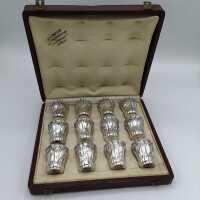 12 Schapsbecher in massivem Silber im Original Karton um...